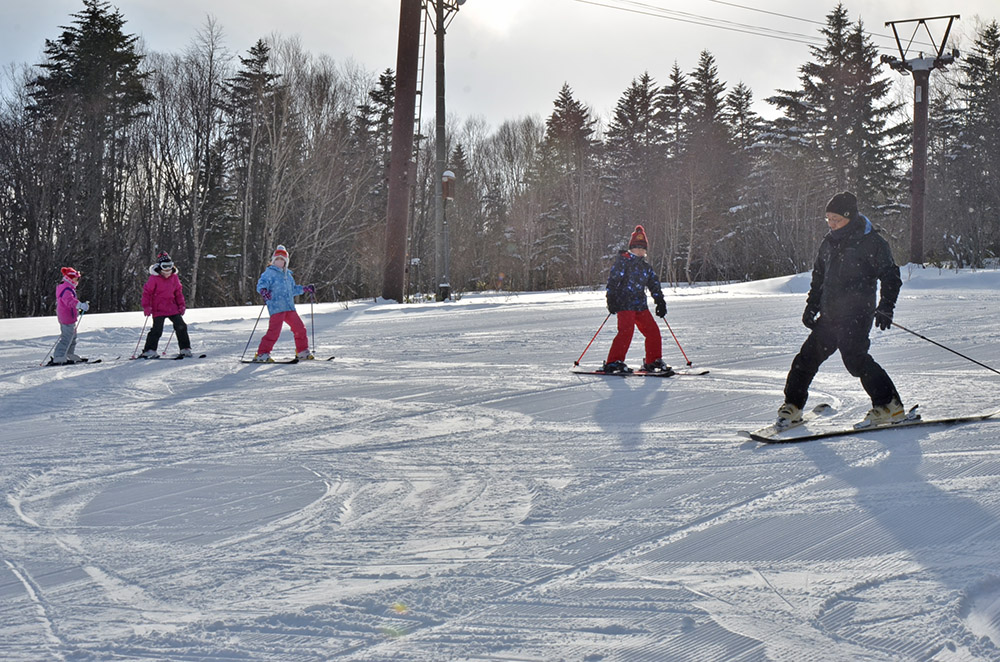 楽しく滑ろう 白滝地域で冬休み子どもスキー教室開催 北海道オホーツクのまち 遠軽町ホームページ