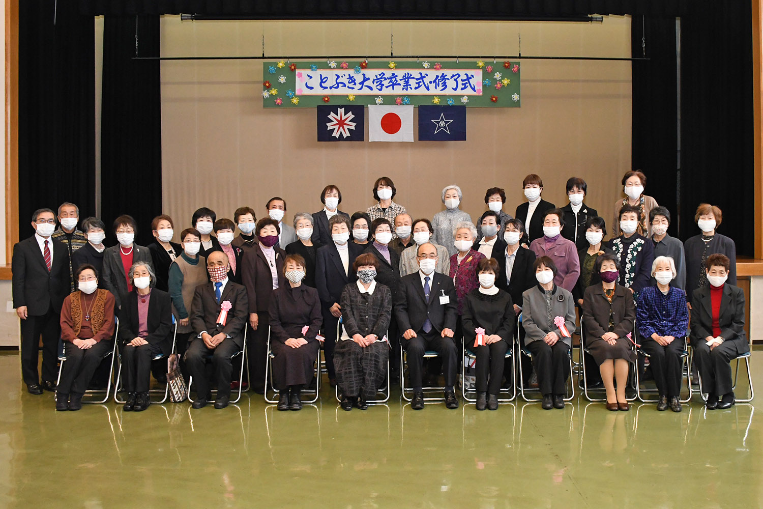 晴れやかな表情で 令和２年度ことぶき大学卒業式 終了式 北海道オホーツクのまち 遠軽町ホームページ