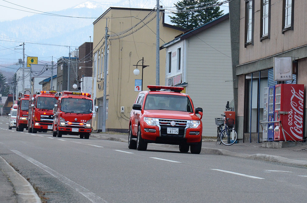 消防車や救急車による火災予防パレード