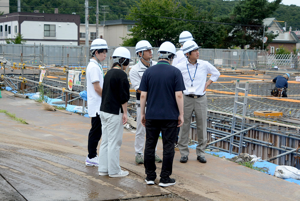 役場新庁舎建設現場を見学