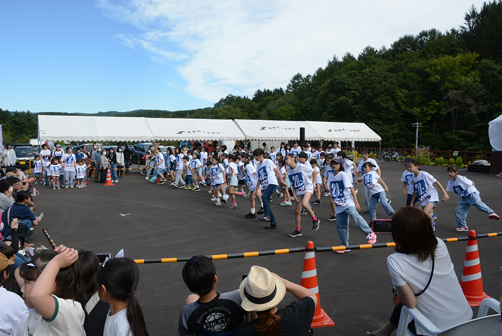 遠軽ライベリーキッズによるダンス