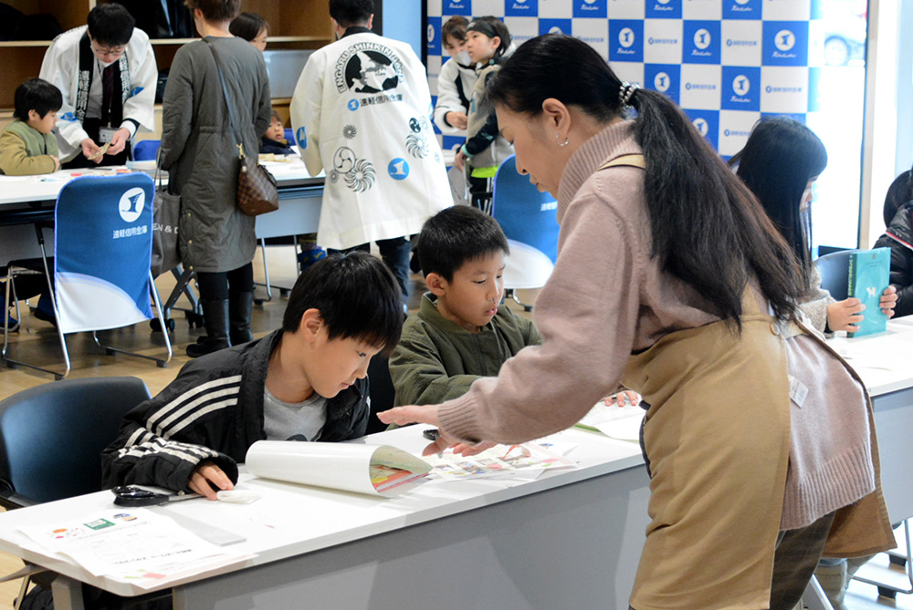 遠軽町図書館によるブックカバー掛け